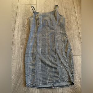 Lilian woman’s bodycon plaid dress used in good condition